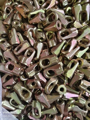 Tractor dual-wheel clamp