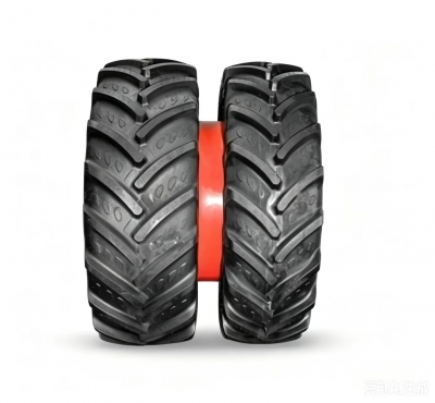 Tractor dual-wheel clamp